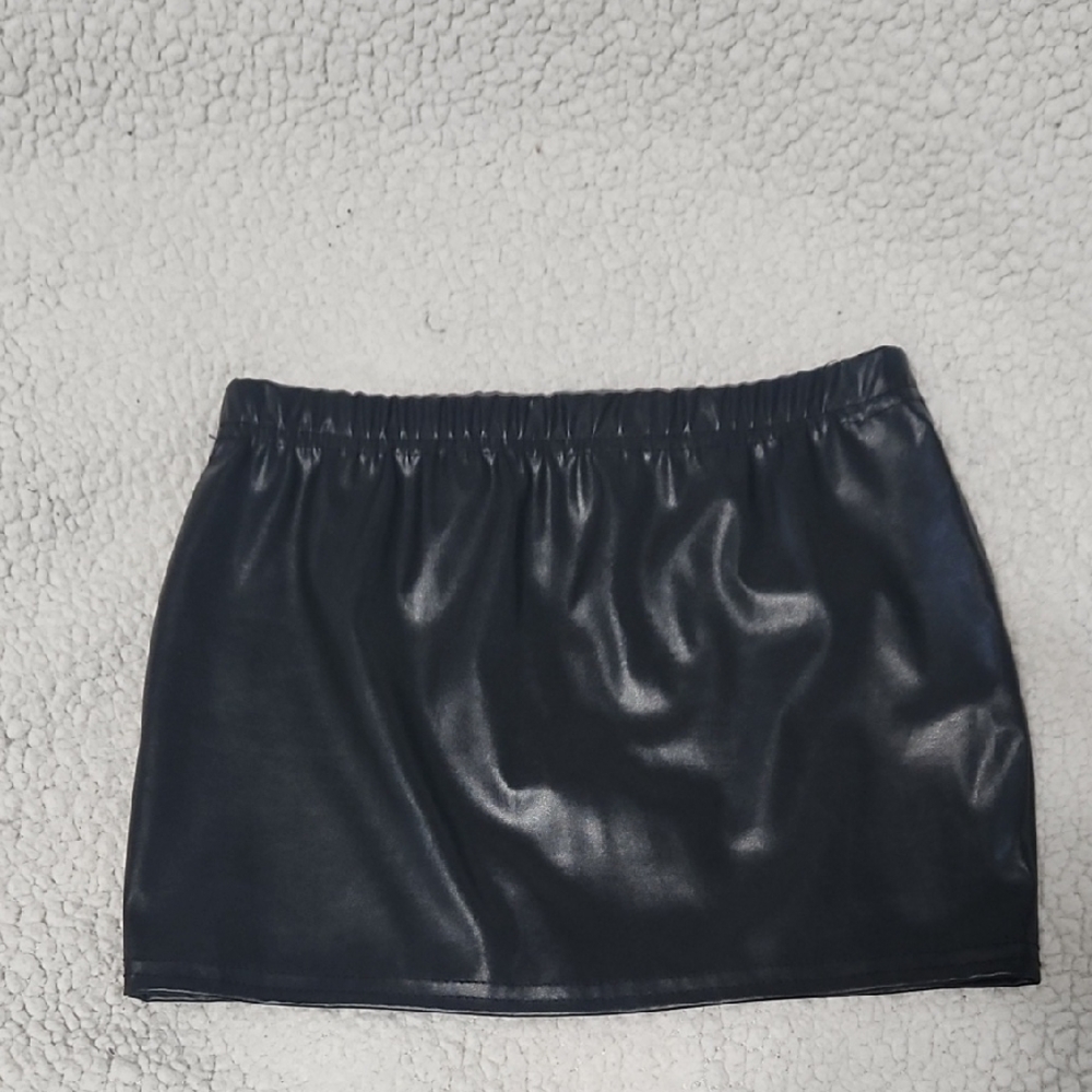 Chic Black Faux Leather Skirt